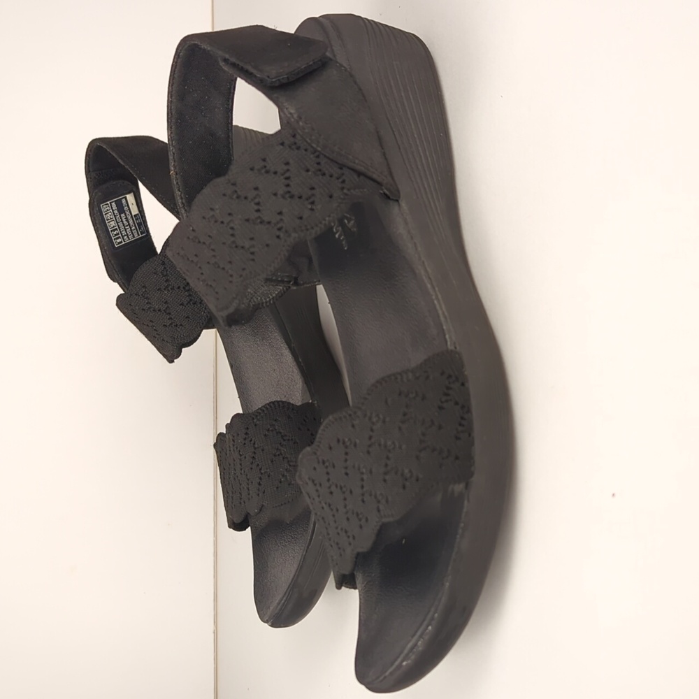 SKECHERS Women's Arya On The Rise Black Wedge Sandals